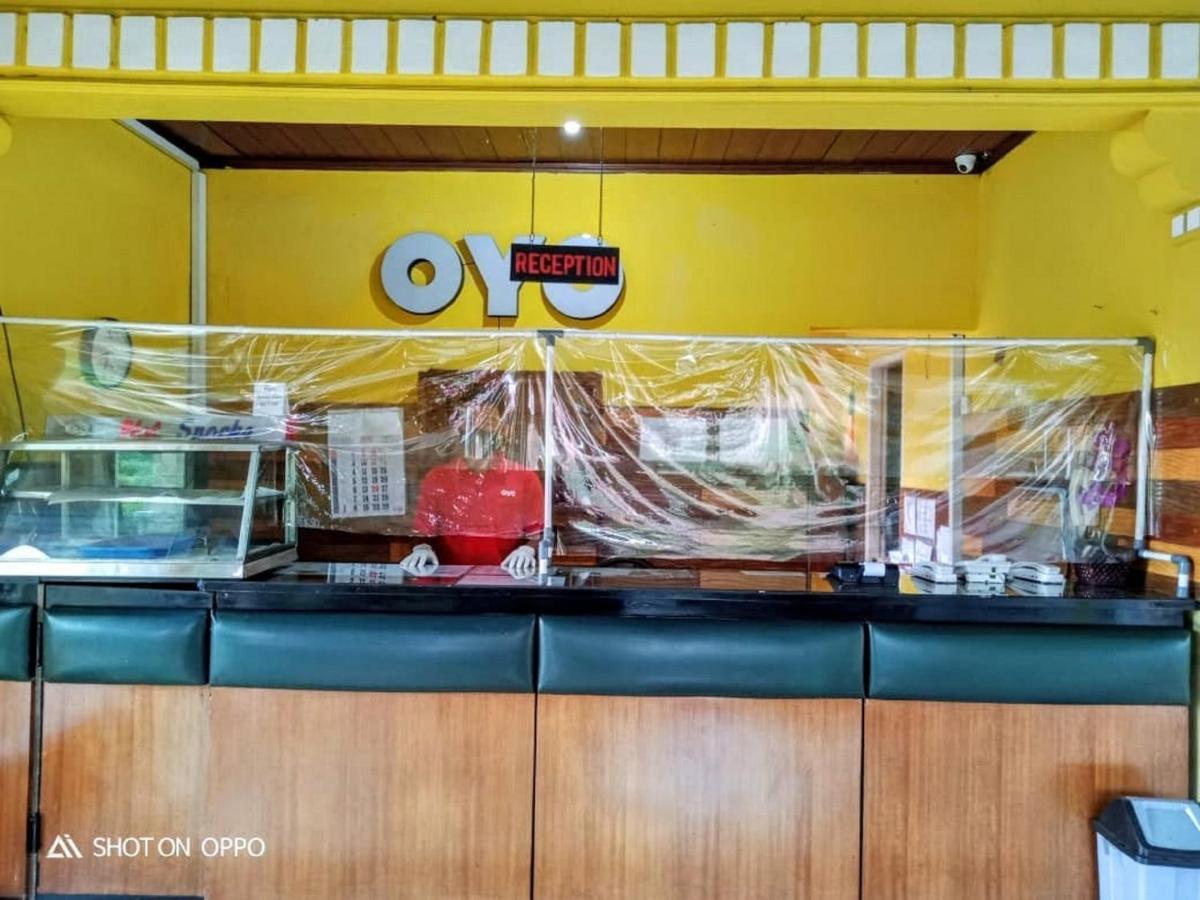 Oyo 1924 Hotel Rafflesia Sukabumi Bagian luar foto