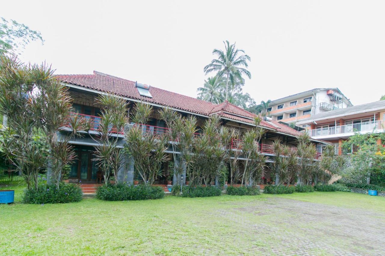 Oyo 1924 Hotel Rafflesia Sukabumi Bagian luar foto